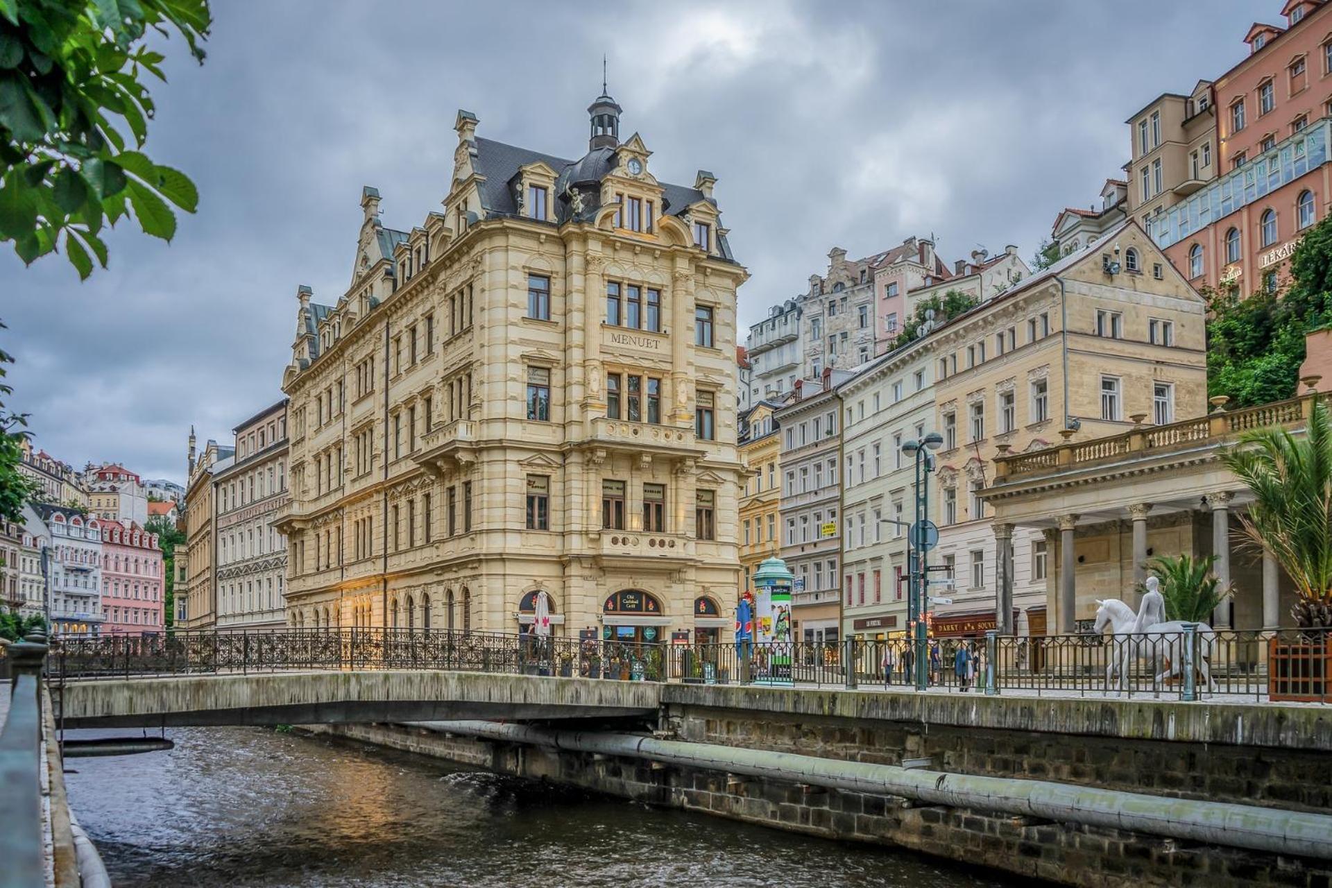 Apartment Karlovy Charme By Rentez