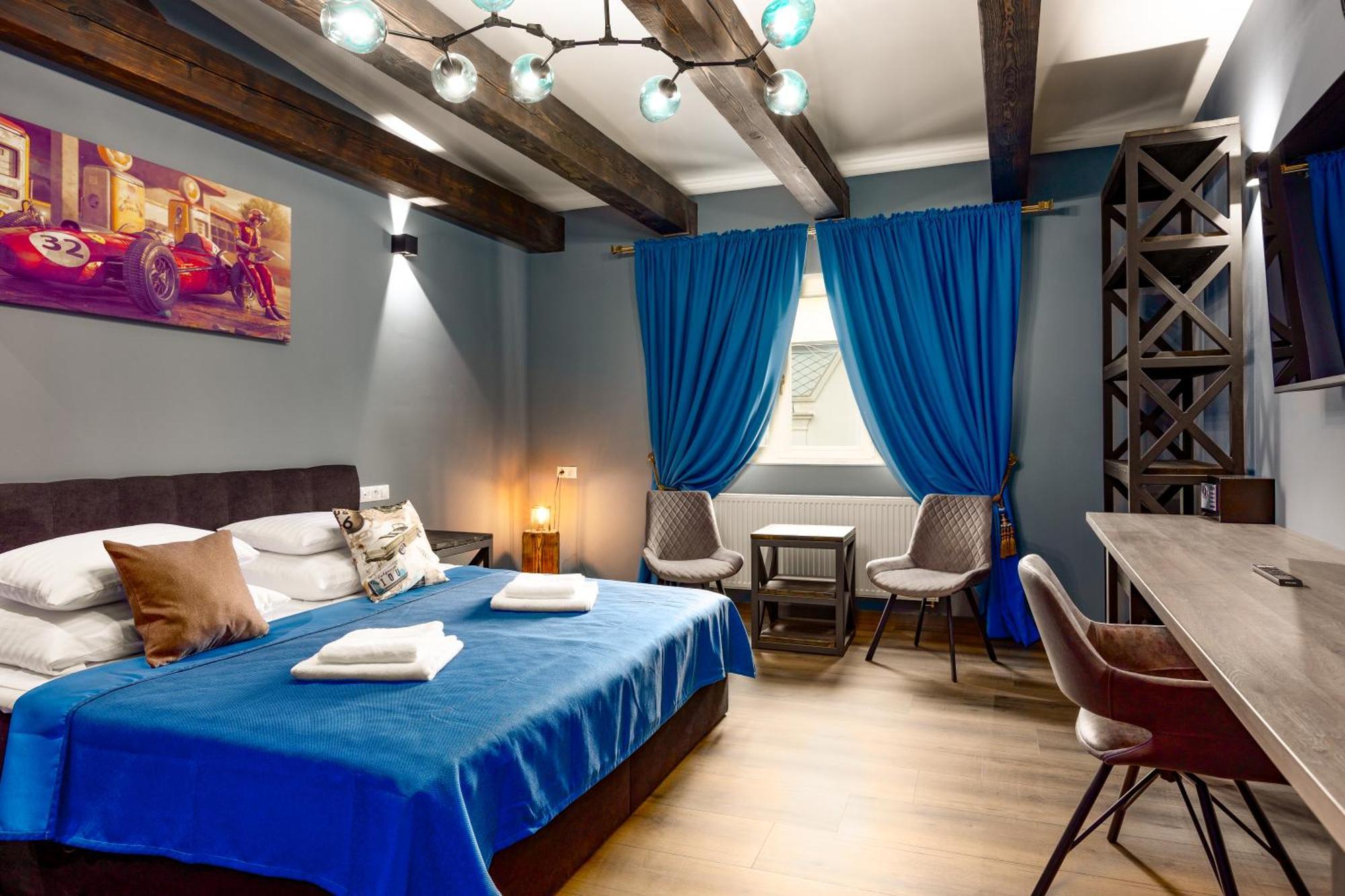 Apartment Karlovy Charme By Rentez